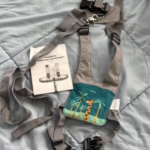 toddler Safety Harness with Giraffe Design.